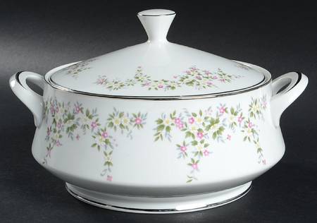 Grandeur Round Covered Vegetable