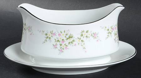 Grandeur Gravy Boat with Attached Underplate