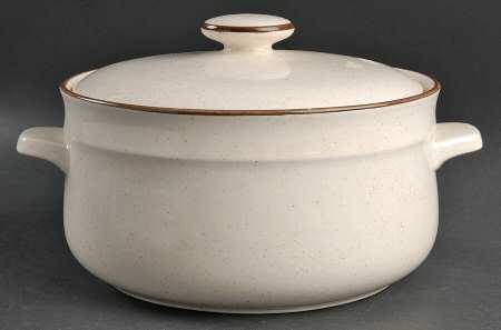 Greenbrier Round Covered Vegetable