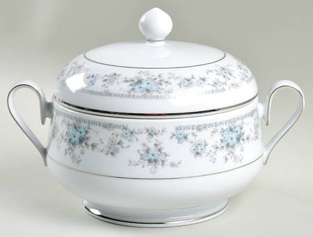 Heiress Round Covered Vegetable