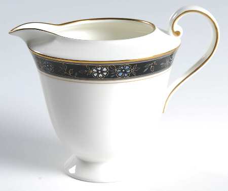 Aviance Black Creamer