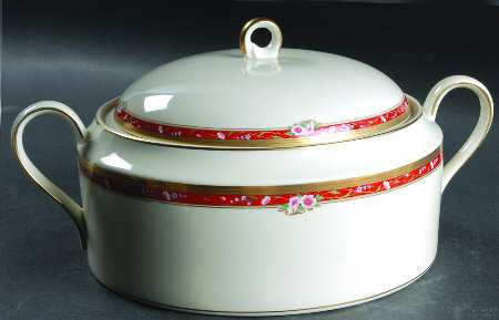 Chateau Rose Round Covered Vegetable