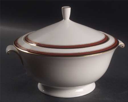 Gold Bracelet Red 2 Qt Round Covered Casserole