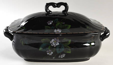 Manor Lane Oval Covered Vegetable