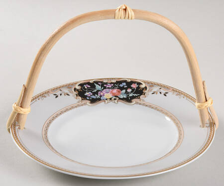 Medallion 5 3/8"-5 5/8" Bamboo Handled Serving Plate  HC