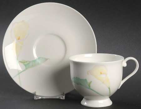 New Flair Footed Cup & Saucer Set