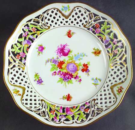 Royale Pierced Round Cake Plate