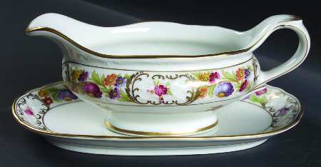 Royale Gravy Boat & Underplate (Relish/Butter)