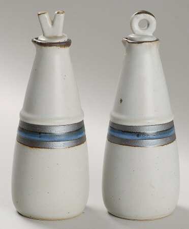 Horizon Vinegar and Oil Set with "V" and "O" Stoppers