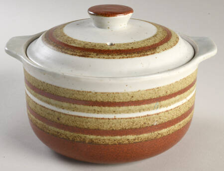 Redwood 1.75 Qt Round Covered Casserole