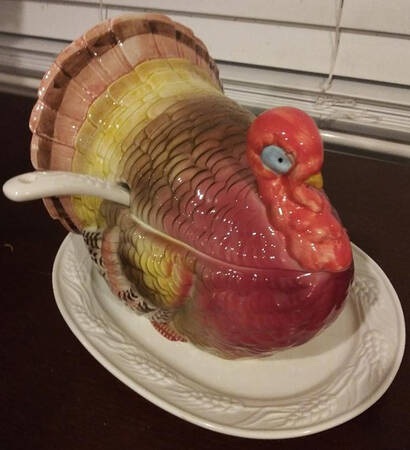 Turkey Gravy Boat & Underplate with /Lid & Ladle
