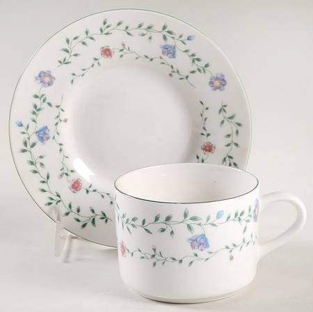 Amelia Flat Cup & Saucer Set