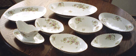 OSG73 Gravy Boat with Attached Underplate