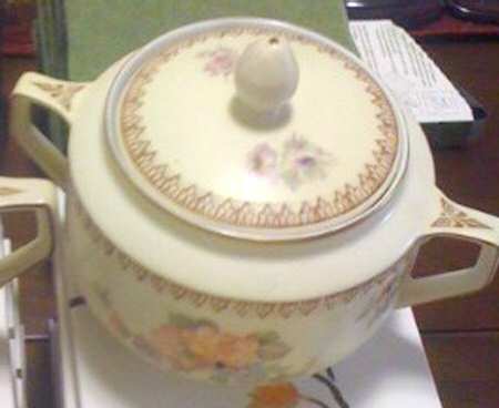 204 Sugar Bowl & Lid