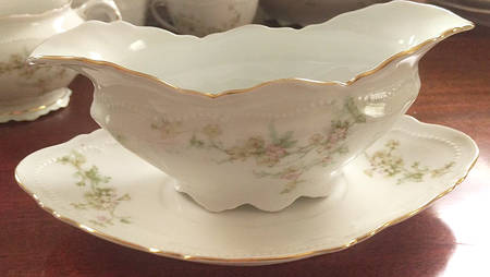 OSG209 Gravy Boat & Underplate