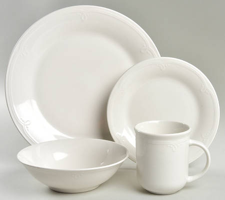Souffle 32 Piece Estate Set