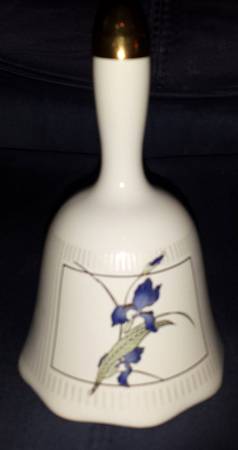 Grand Iris Bell