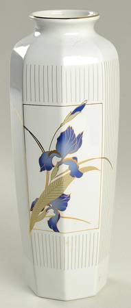 Grand Iris 10" Vase