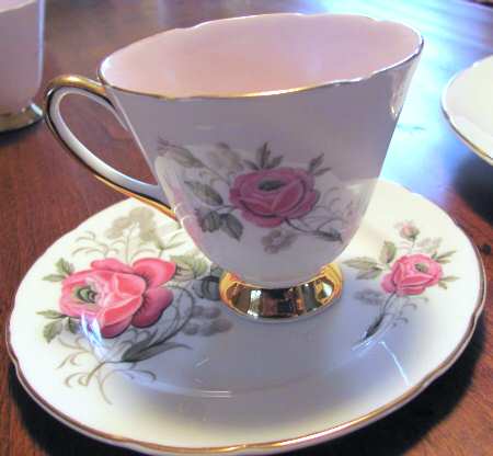 OLR27 Footed Cup