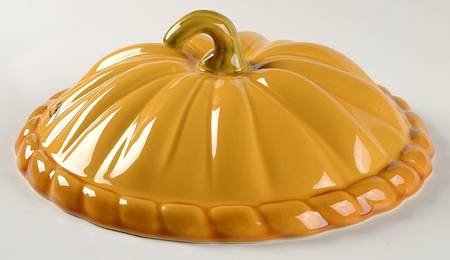 Pie Keeps Lid for Pumpkin Shape Pie Baker