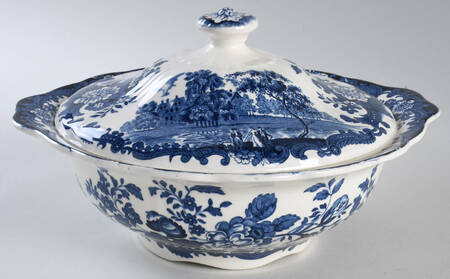 Avon Scenes Blue Round Covered Vegetable