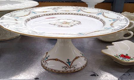 Beaupre 10" Diameter Pedestal Cake Stand