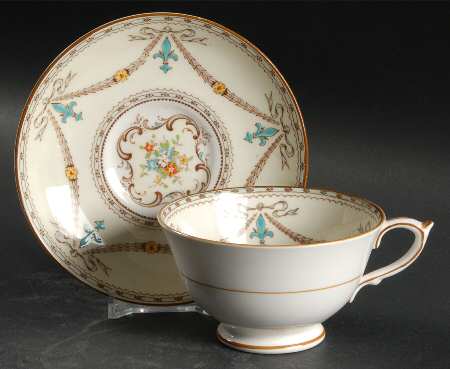 Beaupre Footed Cup & Saucer Set