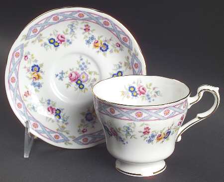 Bow Footed Cup & Saucer Set