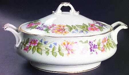 Country Lane (Scalloped Flat Rim) Round Covered Vegetable