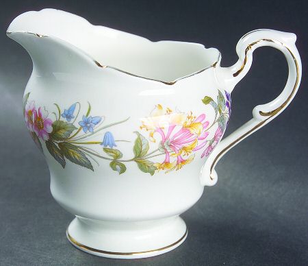 Country Lane (Scalloped Flat Rim) Creamer