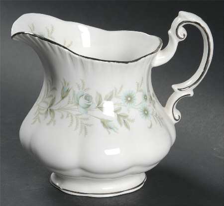 Debutante Creamer