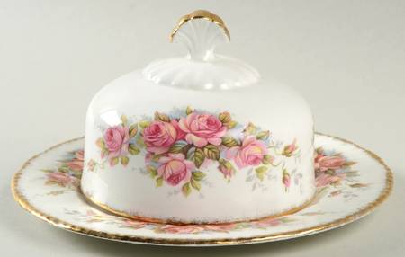 Elizabeth Rose Round Covered Butter