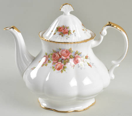 Elizabeth Rose Teapot & Lid