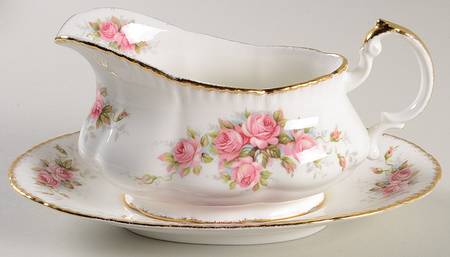 Elizabeth Rose Gravy Boat & Underplate