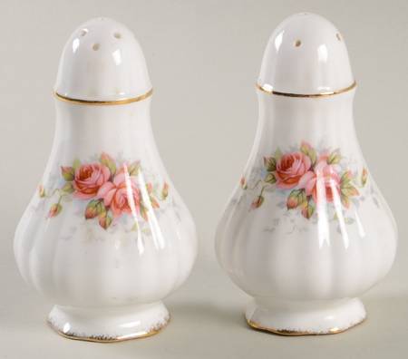 Elizabeth Rose Salt & Pepper Set