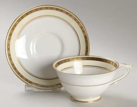 G1355 Footed Cup & Saucer Set