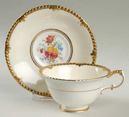 Park Lane Footed Cup & Saucer Set