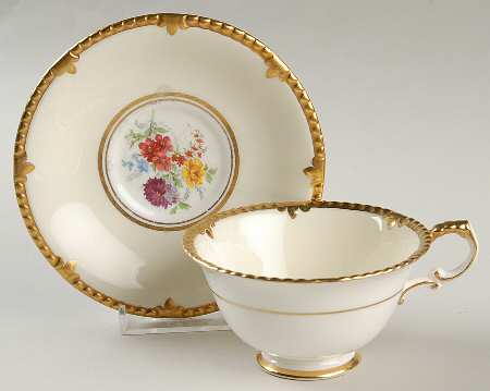Park Lane Footed Cup & Saucer Set