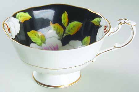 G7768 Footed Cup