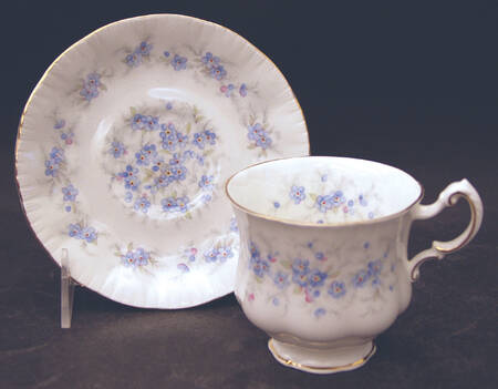 Petit Fleurs Footed Cup & Saucer Set