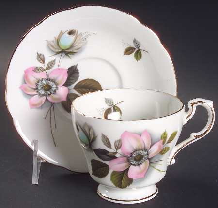Pompadour Footed Cup & Saucer Set