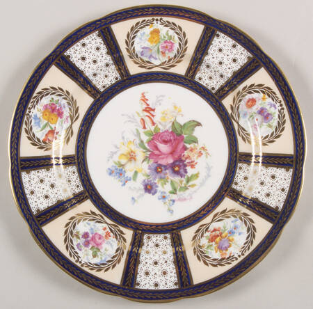 8902 (Scalloped) Dinner Plate