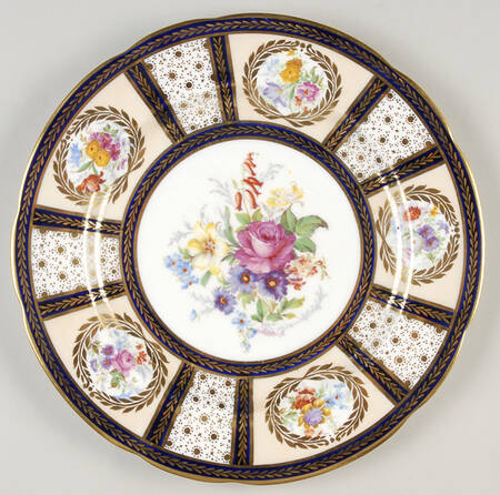 8902 (Scalloped) Large Dinner Plate