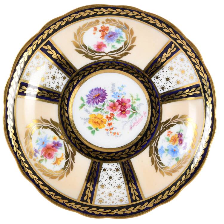 8902 (Scalloped) Saucer