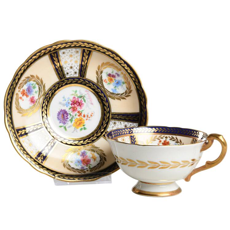 8902 (Scalloped) Footed Cup & Saucer Set