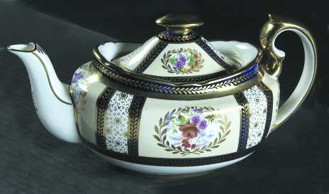 8902 (Scalloped) Teapot & Lid