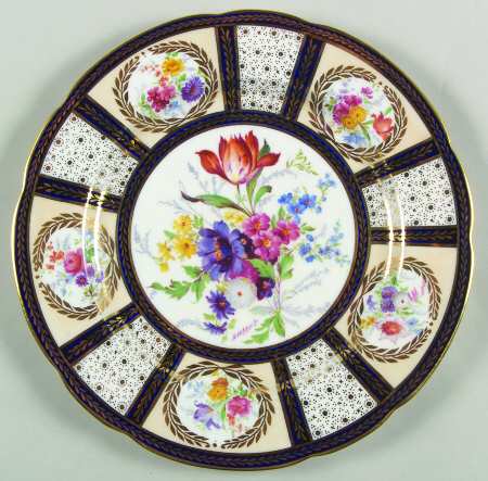 8902 (Scalloped) Dinner Plate