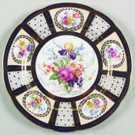 8902 (Scalloped) Dinner Plate