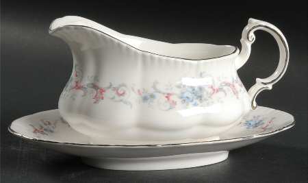 Romance Gravy Boat & Underplate
