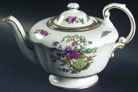 Tree of Kashmir (Gold Trim, Scalloped) Teapot & Lid